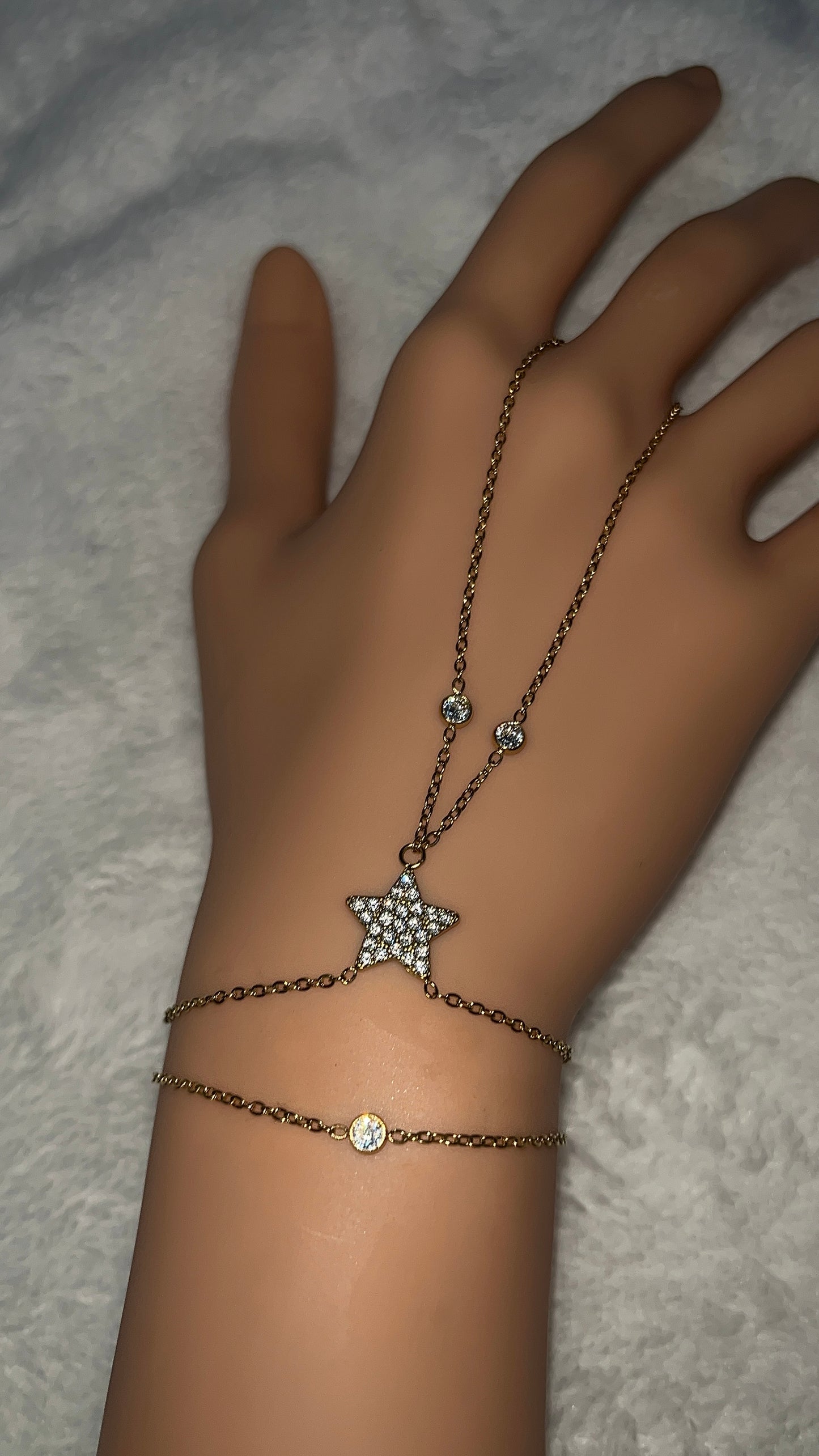 Chaine de main etoile strass