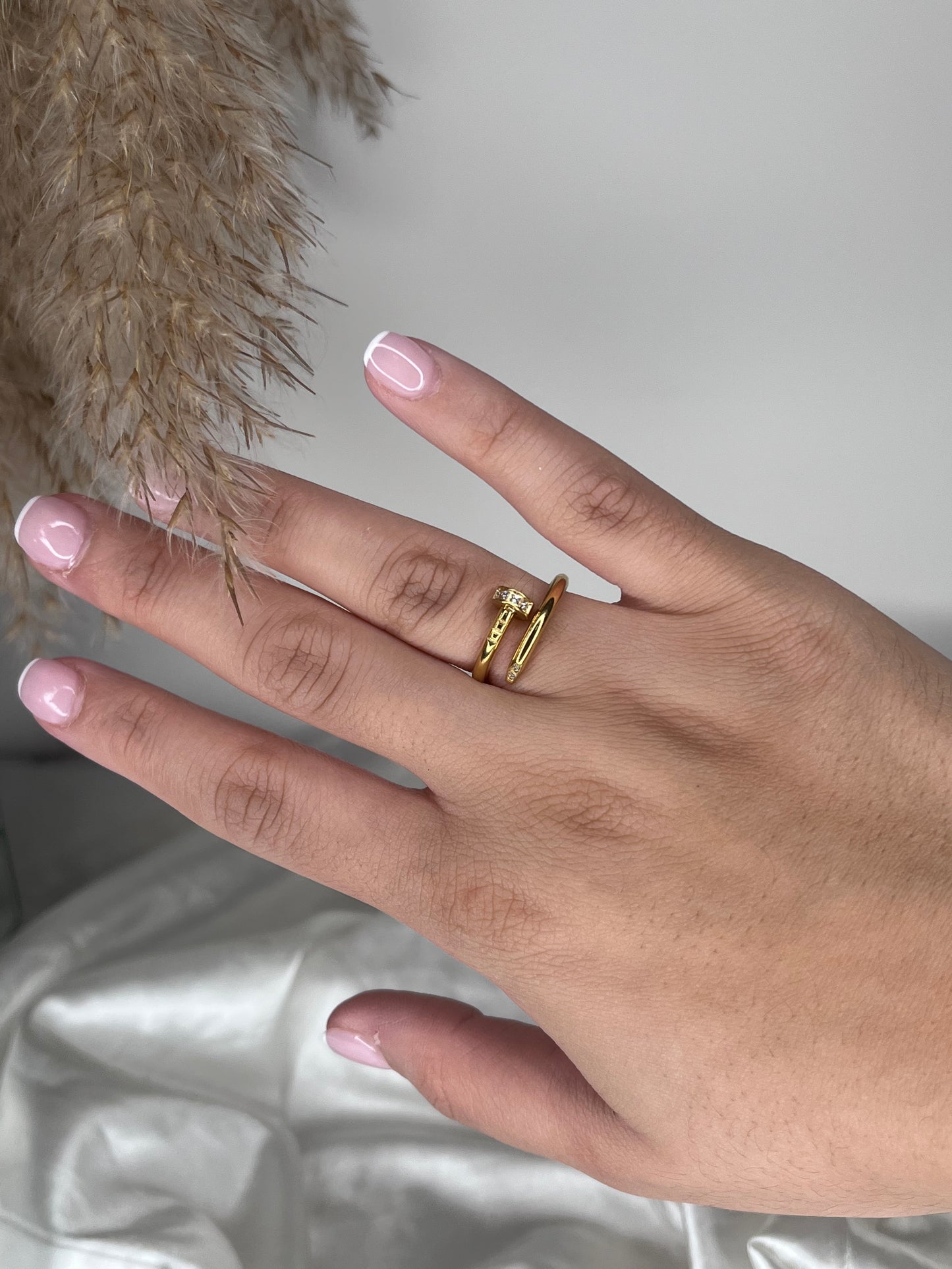 Bague clou strass