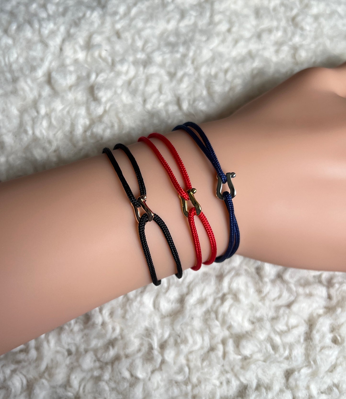 Bracelet cordon force gravee