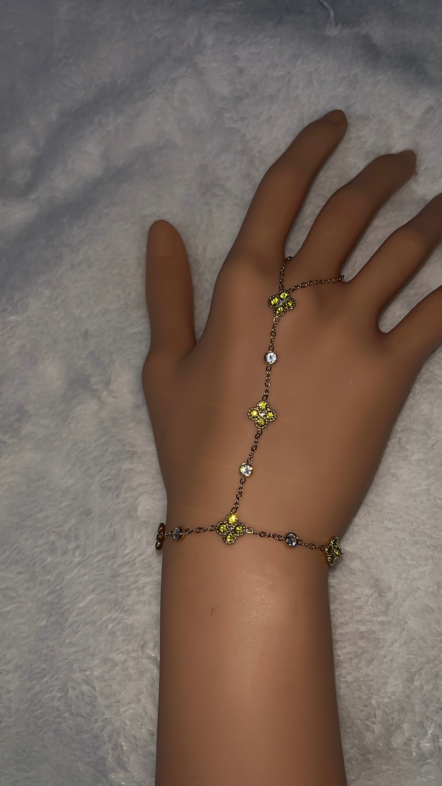 Chaine de main jaune
