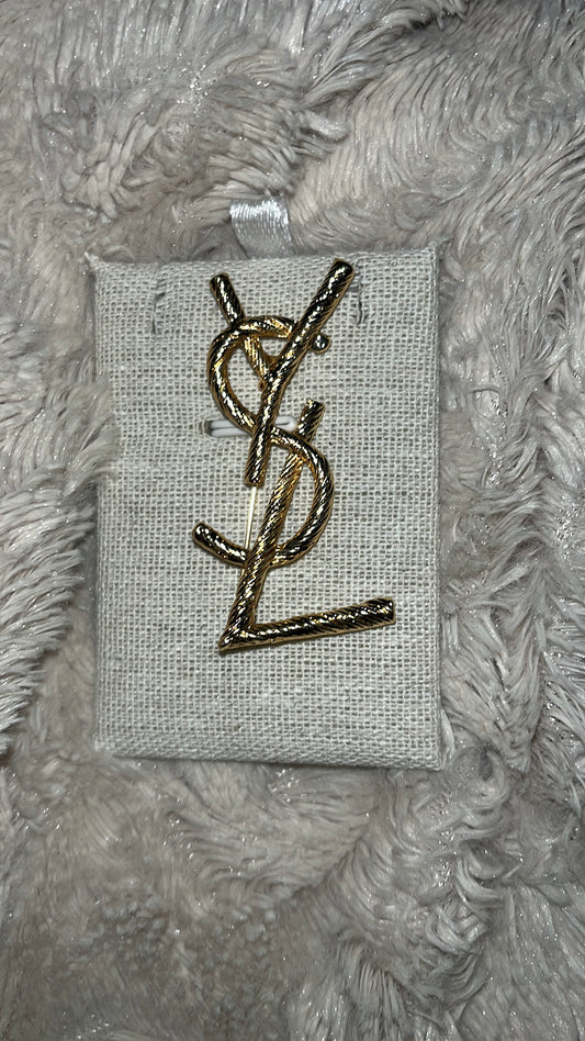 Broche Yves