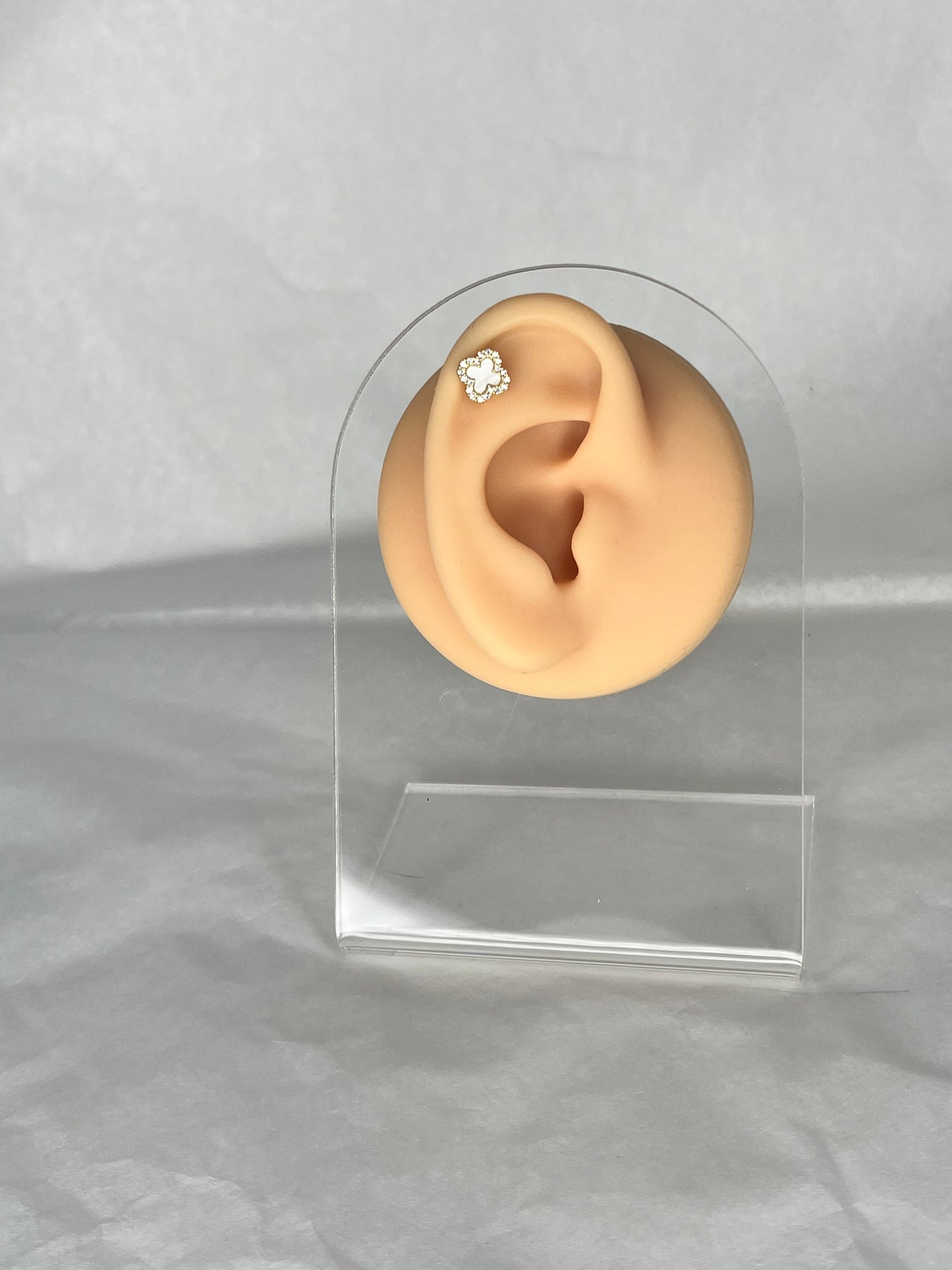 Boucle piercing trefle