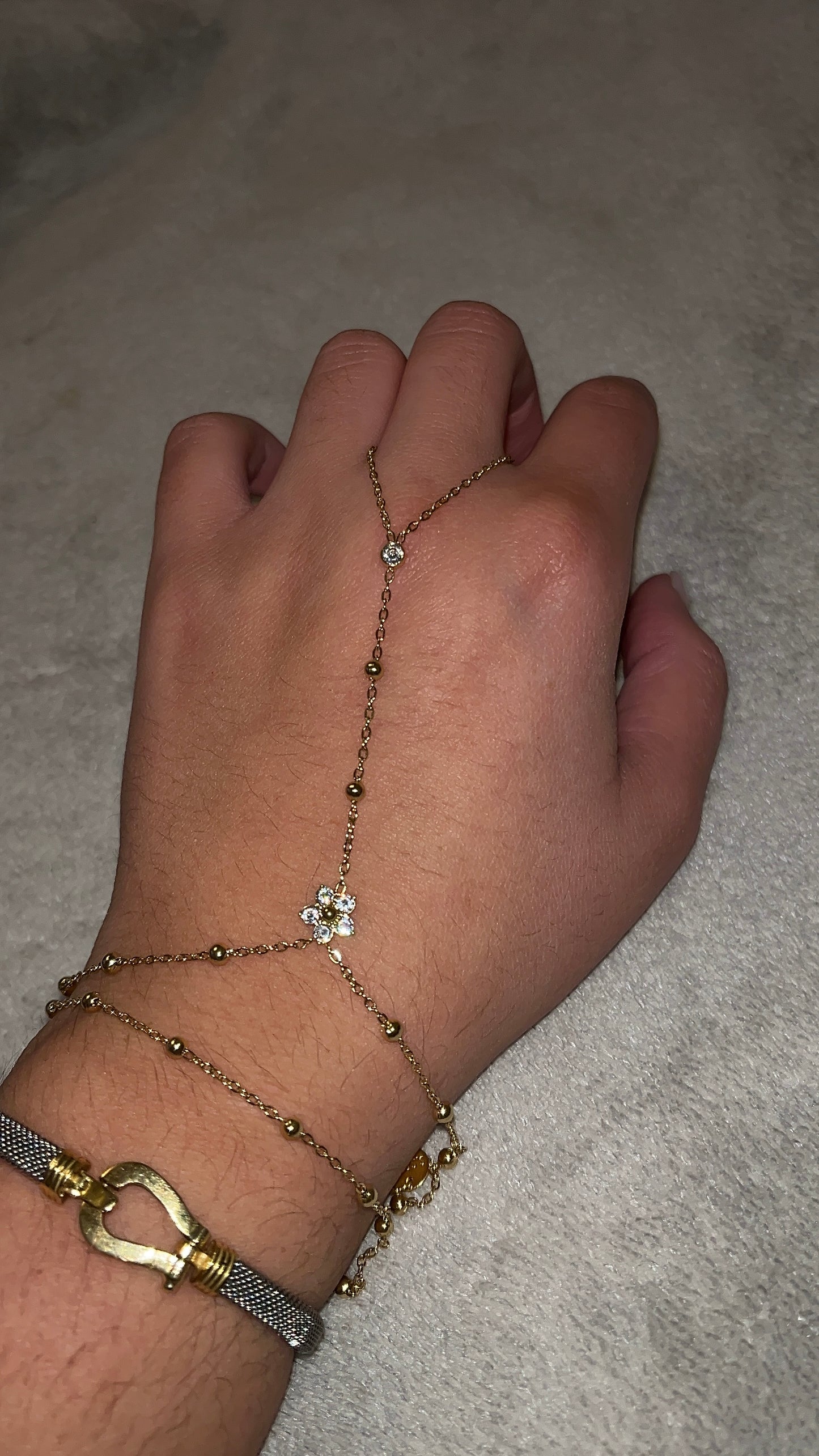 Chaine de main fleur