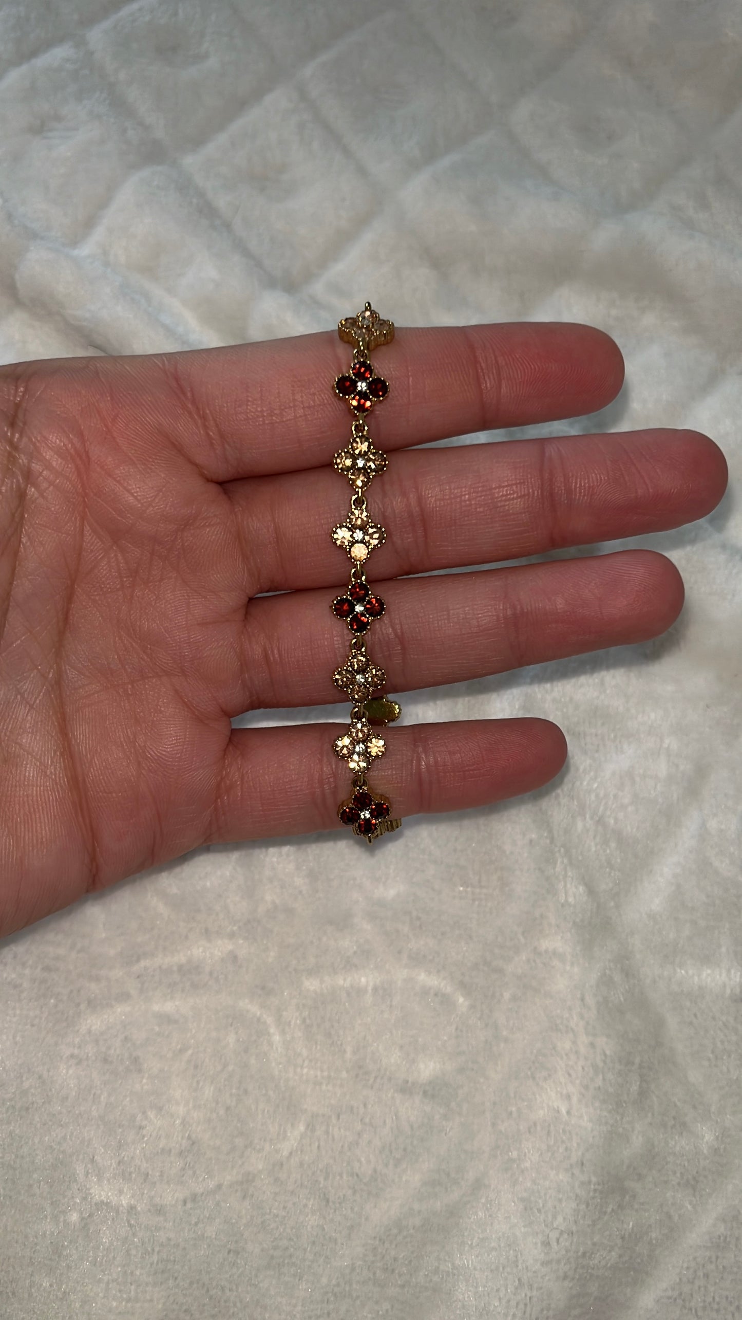 Bracelet fleuri bordeaux