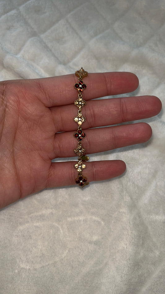 Bracelet fleuri bordeaux