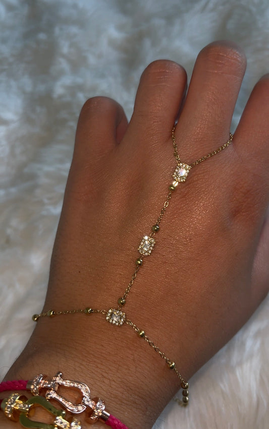 Chaine de main carre