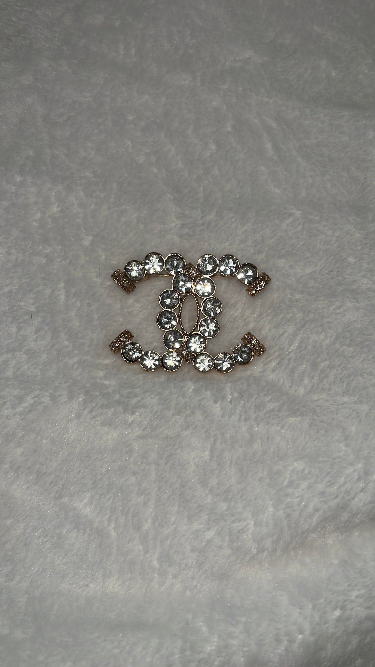 Broche c 10