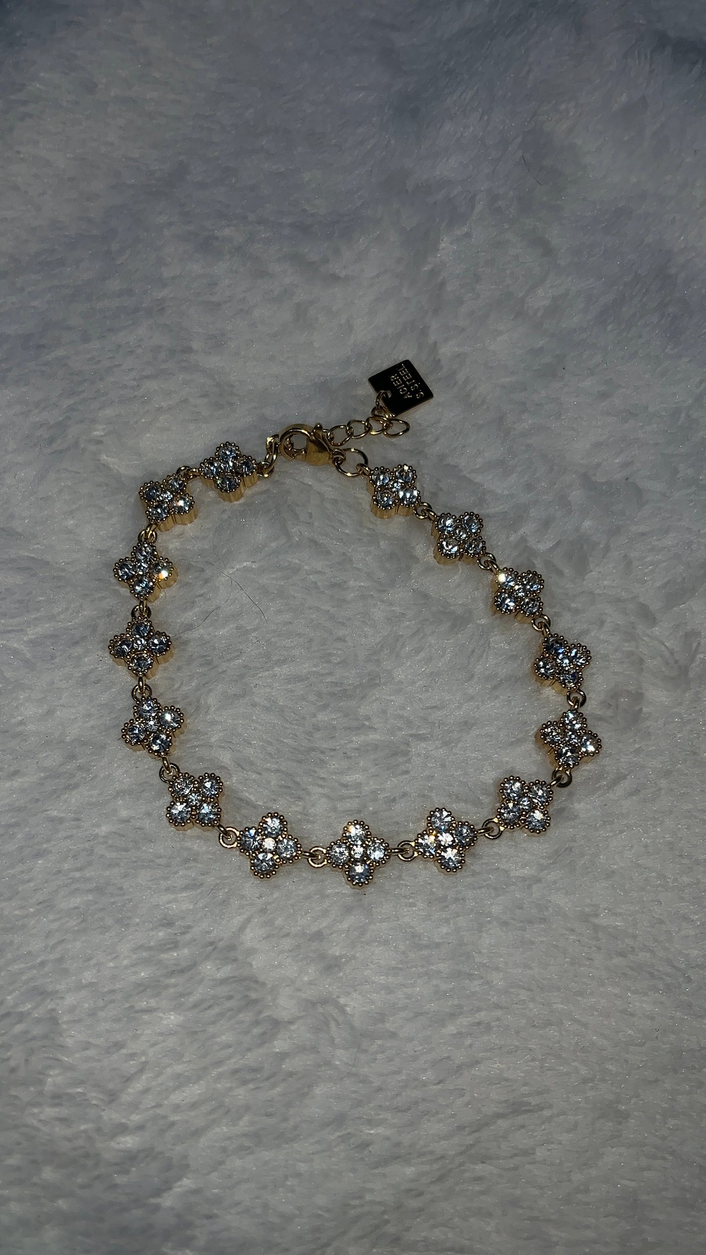 Bracelet fleuri blanc