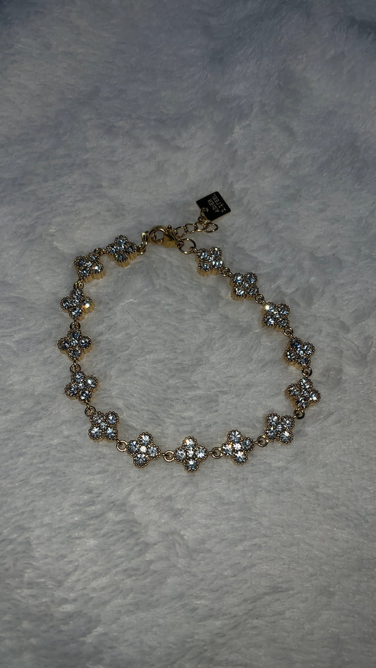 Bracelet fleuri blanc